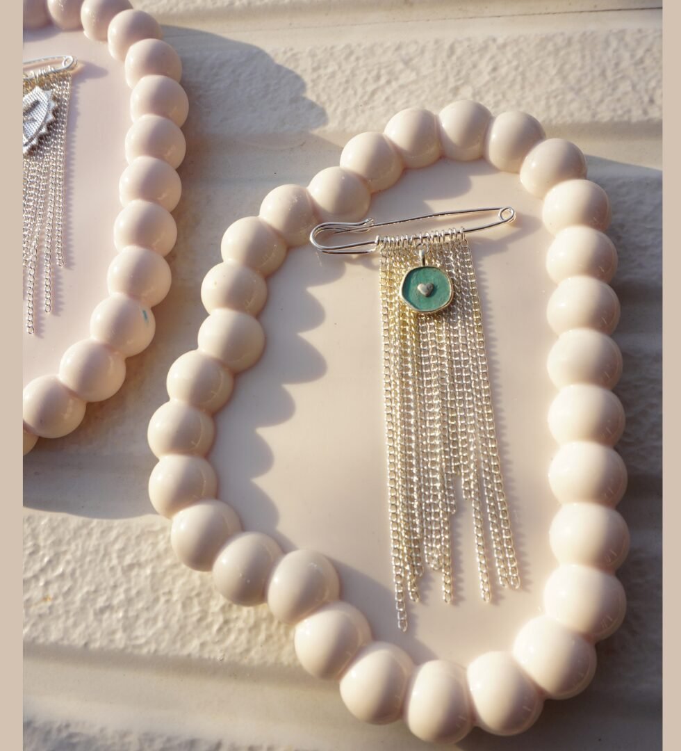 Untitled design Green Muse Heart Brooch - Image 1